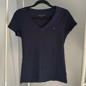 Marine t-shirt from Tommy Hilfiger. Size medium.